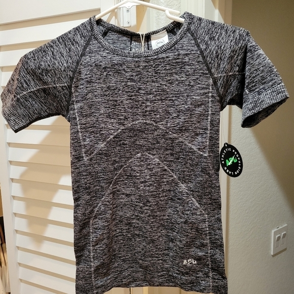 APL Seamless Short Sleeve Workout Top XS NWT - Picture 1 of 11